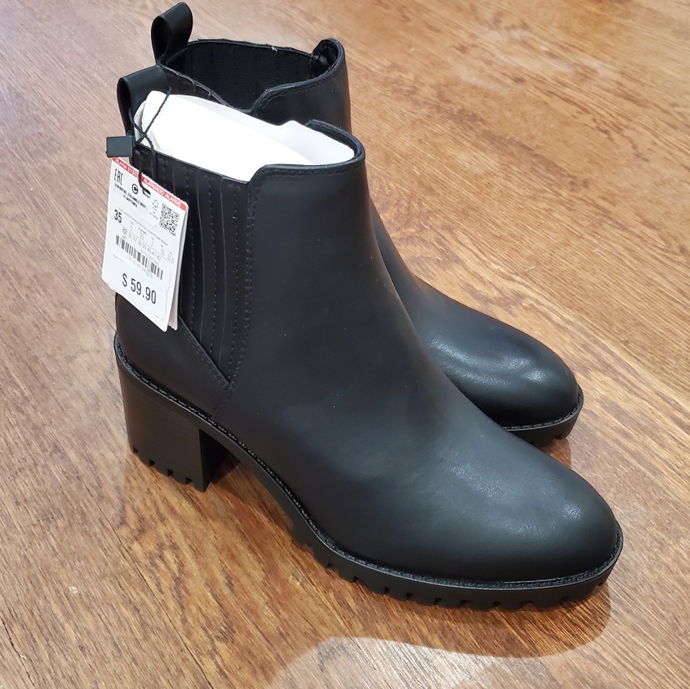 Zara booties in size 5 in all black. Never been worn.